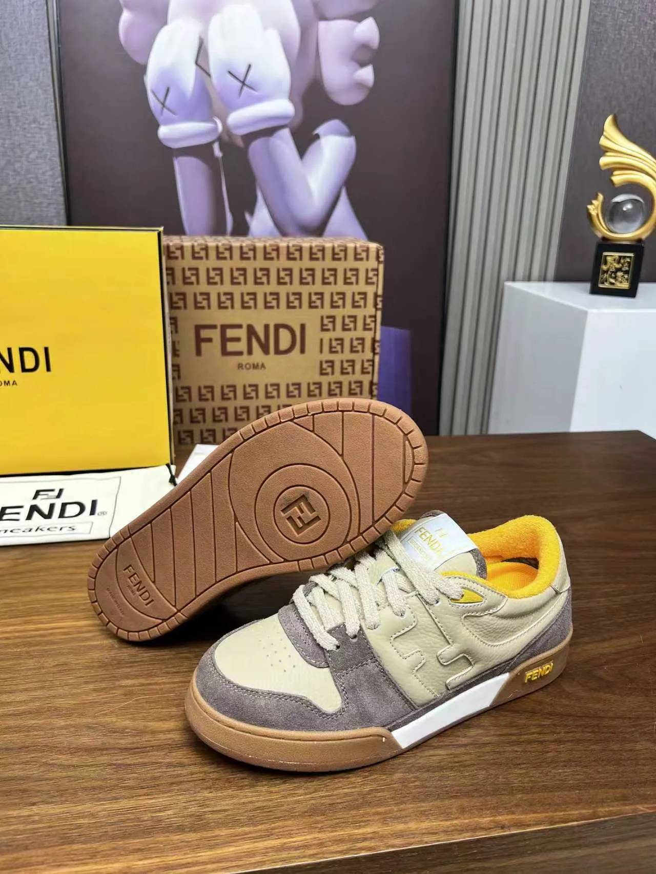 Factory price 660💰 Fendi·Fendi⛳️Hot-selling 35--45 couple model👫 FD match Original purchase for RMB14340 One-to-one reproduction Designer Kim Jones's first sneaker fendi match and Donkey brand Trainer basketball sneakers, fresh blood injected with FF retro design Super good-looking and versatile, the upper is made of cowhide and cowhide splicing combination, with concave and convex double F on the side The logo lining is made of terry velvet 🤗Super soft on the feet, lightweight and comfortable to match with a sweatshirt, original full package! ✦ Fabric: cowhide + cowhide color matching ✦ Lining: original terry velvet lining ✦ Sole: original molded multi-color color matching sole ✦ Sole: mesh injection molding pad ✦ Sole thickness: 3.5cm ✦ Female size: 35--40, female 40 customized ✦ Male size: 39--45, male 45 customized